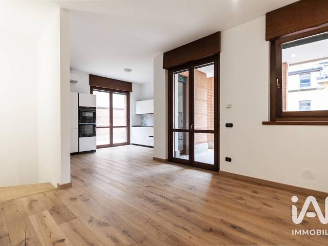 Appartamento in vendita a Municipio 9, Milano