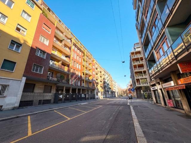 Appartamento in vendita a Municipio 6, Milano