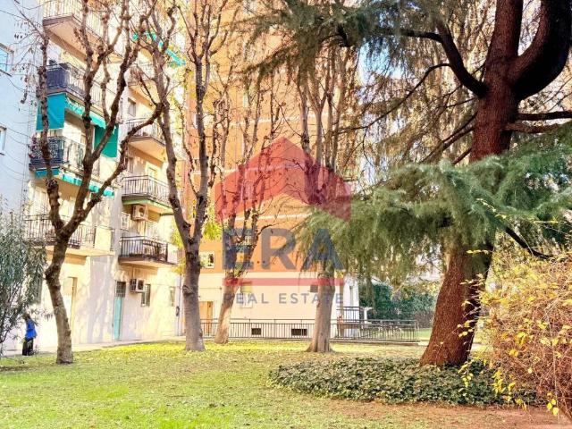 Appartamento in vendita a Lorenteggio, Milano