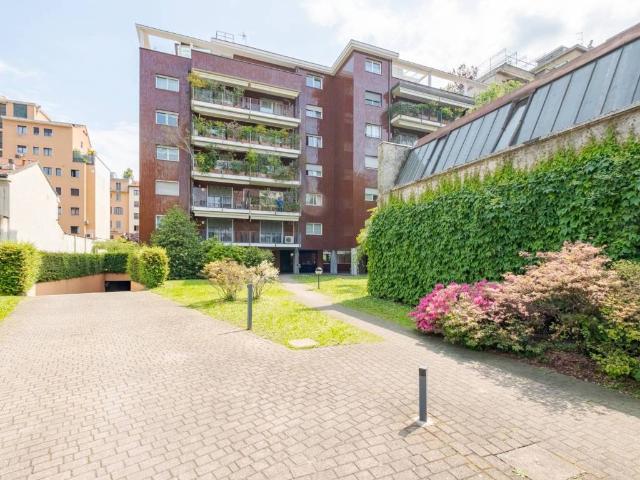 Appartamento in vendita a Municipio 6, Milano