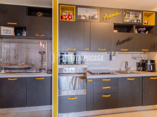 Appartamento in vendita a Municipio 9, Milano