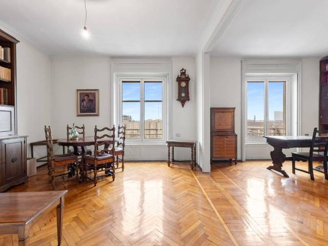 Appartamento in vendita a Municipio 9, Milano