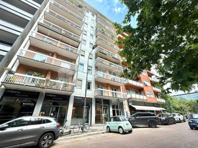 Appartamento in vendita a Municipio 8 di Milano, Milano
