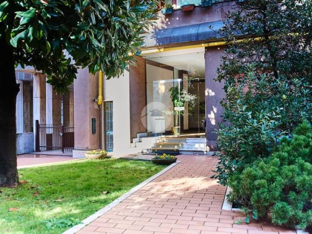 Appartamento in vendita a Municipio 6, Milano