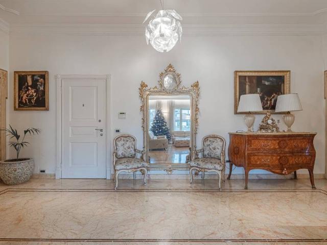 Appartamento in vendita a Centro storico, Milano