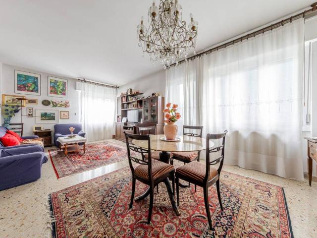 Appartamento in vendita a Municipio 6, Milano