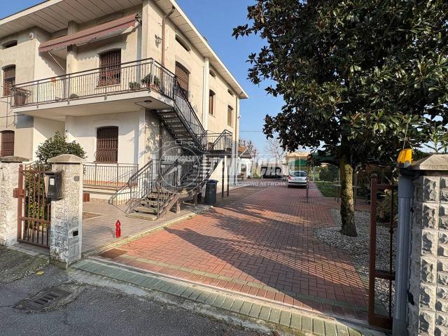 Appartamento in vendita a Unione Comuni Modenesi Area Nord, Mirandola
