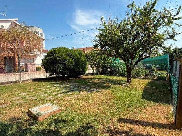 Appartamento in vendita a Unione Comuni Modenesi Area Nord, Mirandola