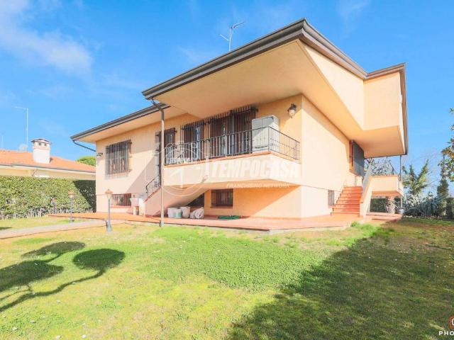 Villa Indipendente in vendita a Camilluccia, Misano Adriatico