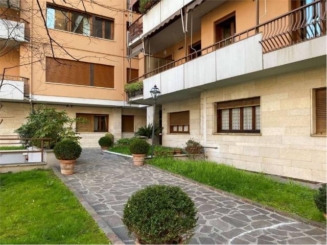 Appartamento in vendita a Quartiere Saliceto, Modena