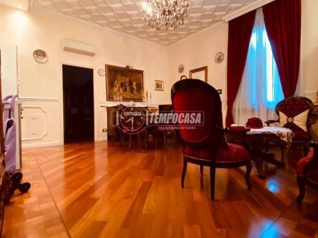 Appartamento in vendita a Centro Storico, Modena