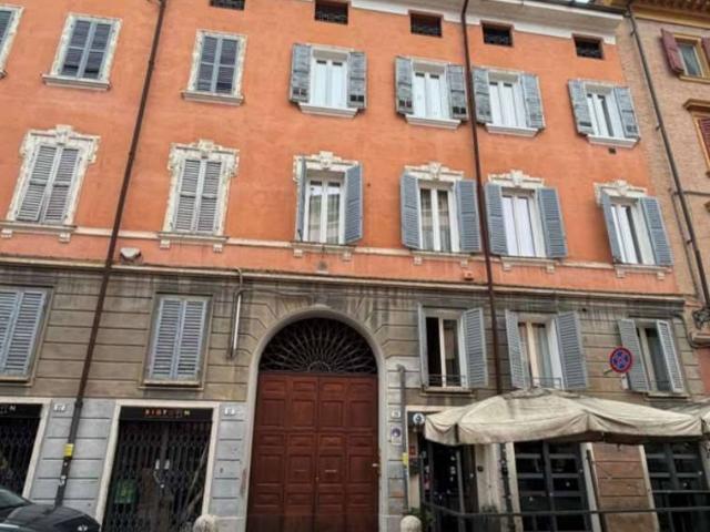 Appartamento in vendita a Centro Storico, Modena