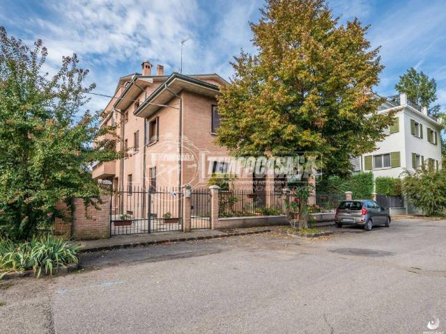 Appartamento in vendita a Modena, Reggio Emilia