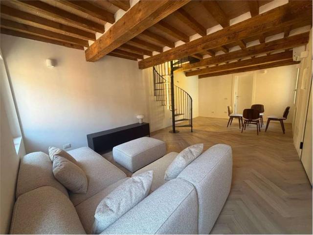 Appartamento in vendita a Centro Storico, Modena
