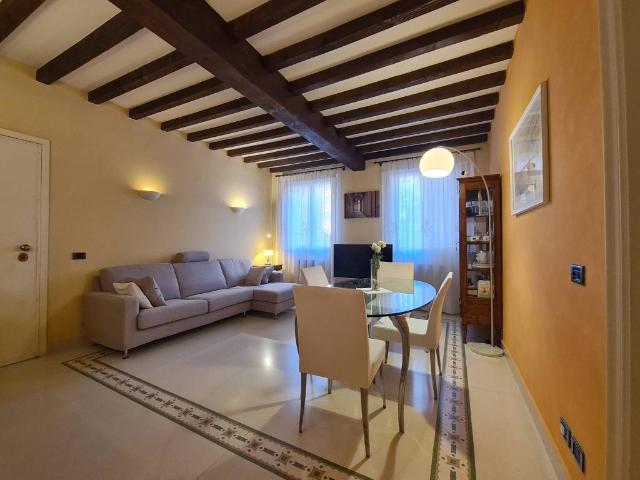 Appartamento in vendita a Centro Storico, Modena