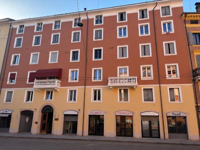 Appartamento in vendita a Centro Storico, Modena