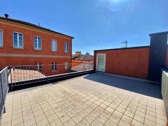 Appartamento in vendita a Centro Storico, Modena