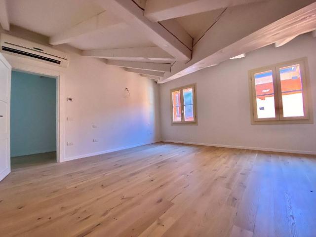 Appartamento in vendita a Centro Storico, Modena