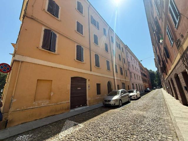 Appartamento in vendita a Centro Storico, Modena
