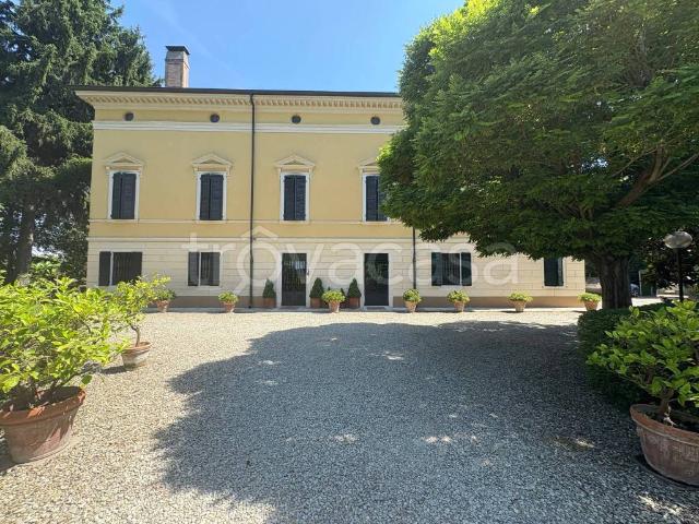 Villa Indipendente in vendita a Tre Olmi, Modena