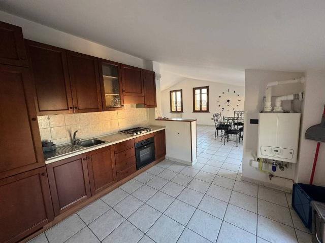 Appartamento in vendita a Moglia, Lombardia