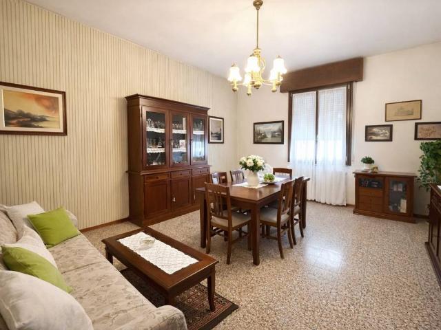 Appartamento in vendita a Moglia, Lombardia