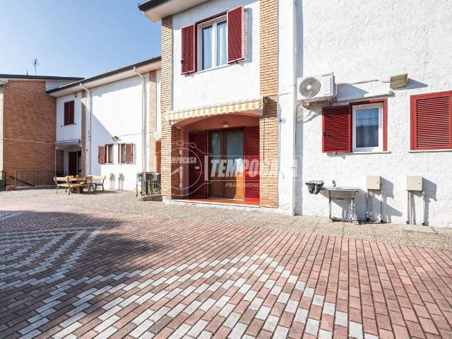 Appartamento in vendita a Molteno, Lombardia