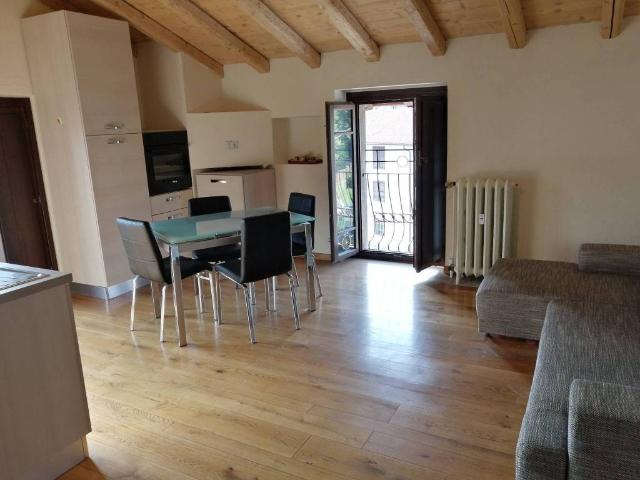 Appartamento in vendita a Molteno, Lombardia