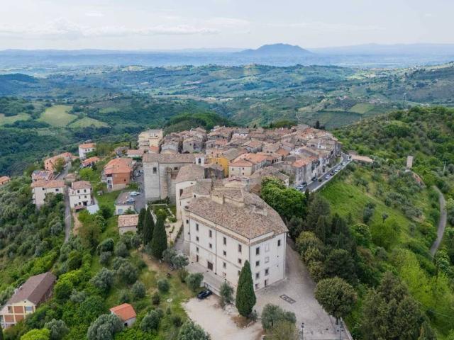 Appartamento in vendita a Mompeo, Lazio