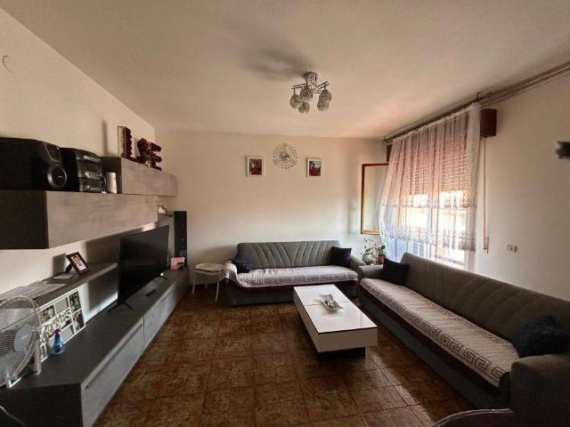 Appartamento in vendita a Cento Croci, Marche