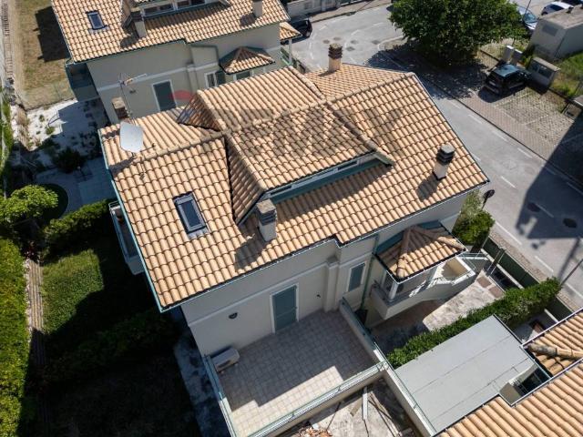 Appartamento in vendita a Marche, Pesaro E Urbino