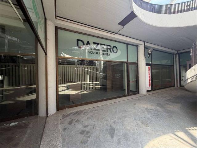Locale Commerciale in vendita a Piemonte, Cuneo