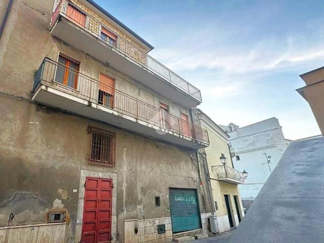 Appartamento in vendita a Mondragone, Campania