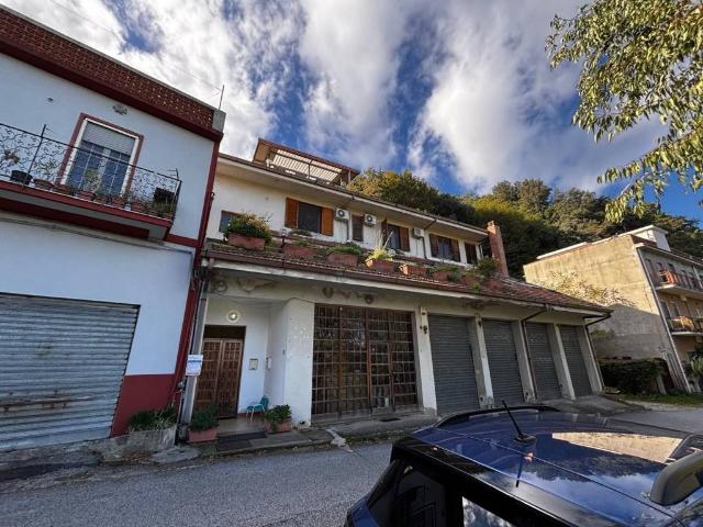 Appartamento in vendita a Monforte San Giorgio, Sicilia