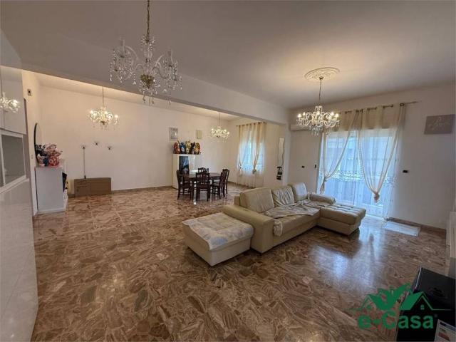 Appartamento in vendita a Monforte San Giorgio, Sicilia
