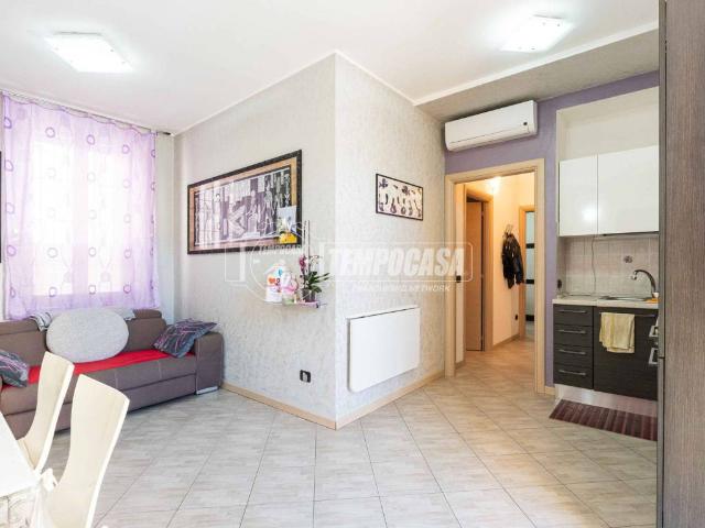 Appartamento in vendita a Monguzzo, Lombardia
