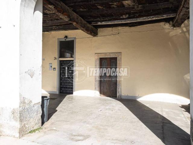 Rustico in vendita a Monguzzo, Lombardia