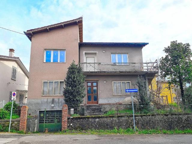 Appartamento in vendita a Montale, Toscana