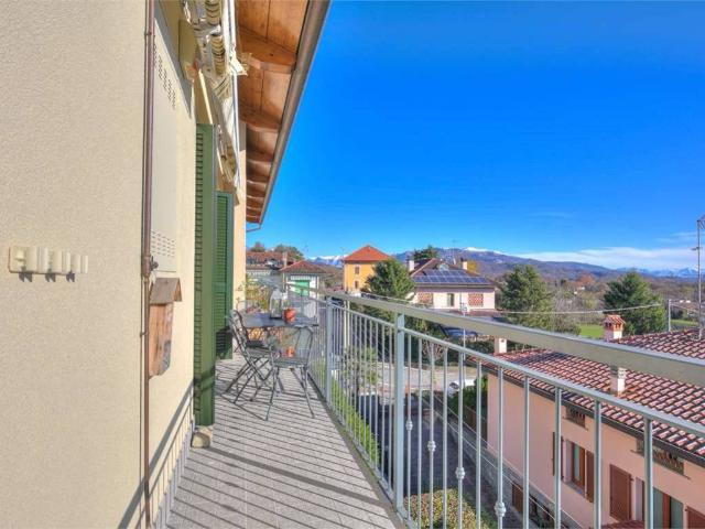 Appartamento in vendita a Montano Lucino, Lombardia