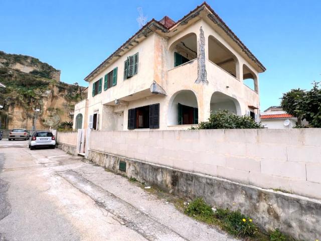 Appartamento in vendita a Monte Di Procida, Campania