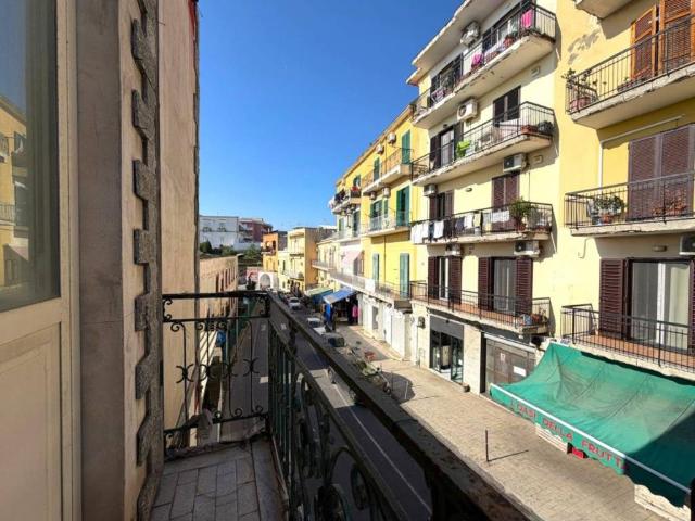 Appartamento in vendita a Monte di Procida, Napoli