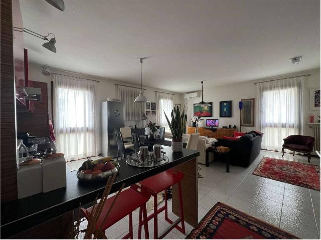Appartamento in vendita a Mercato Vecchio, Montebelluna