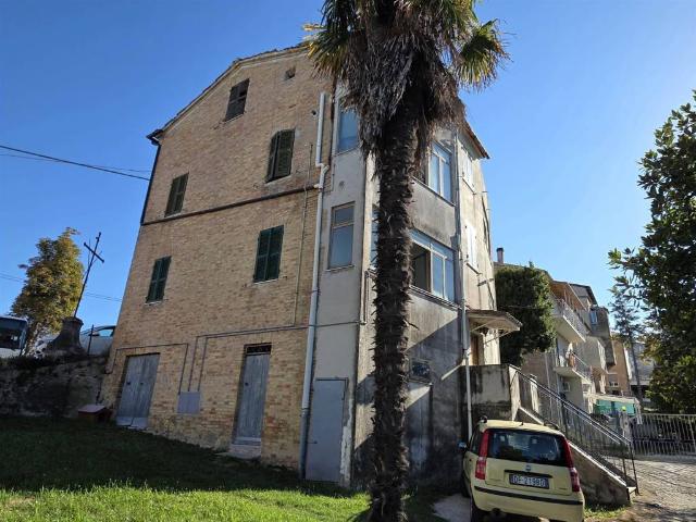 Appartamento in vendita a Montecarotto, Ancona