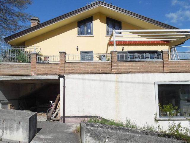 Appartamento in vendita a Montemarano, Campania