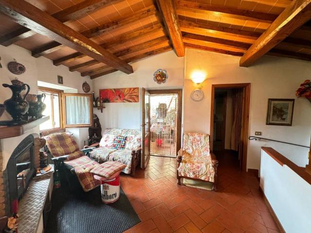 Appartamento in vendita a Montemignaio, Toscana