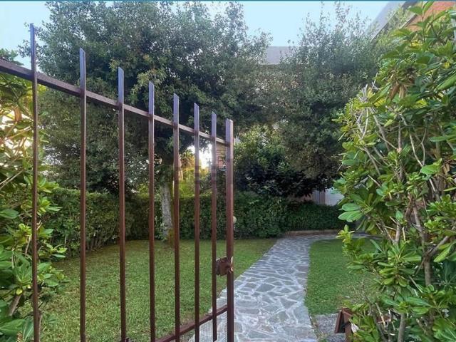 Appartamento in vendita a Montignoso, Toscana