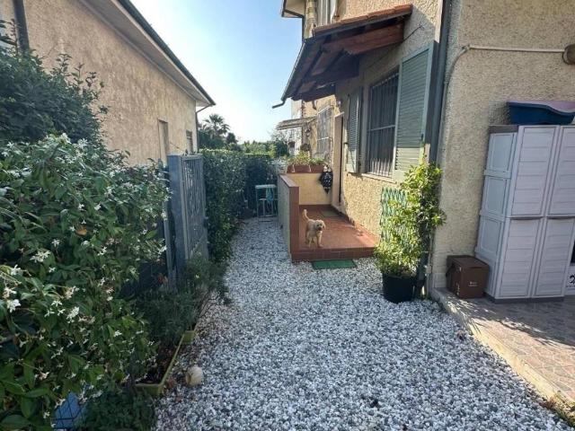 Appartamento in vendita a Montignoso, Toscana