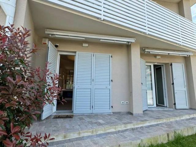 Appartamento in vendita a Montignoso, Toscana