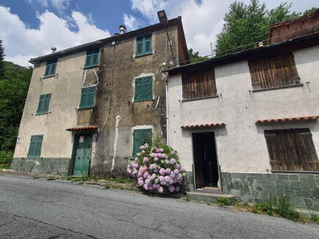Villa Indipendente in vendita a Montoggio, Liguria