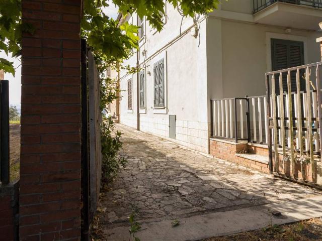 Appartamento in vendita a Montopoli Di Sabina, Lazio